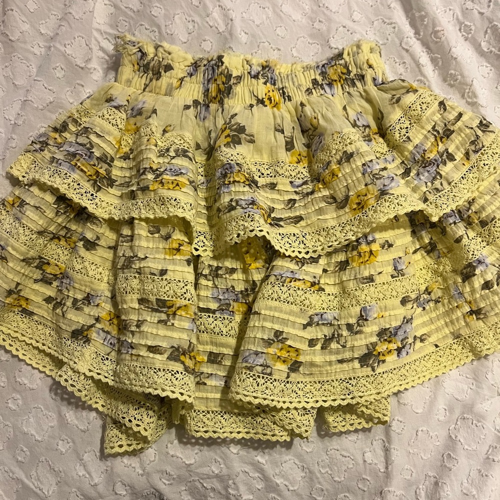 Aerie yellow flowy skirt. Never worn new with tags size xs.